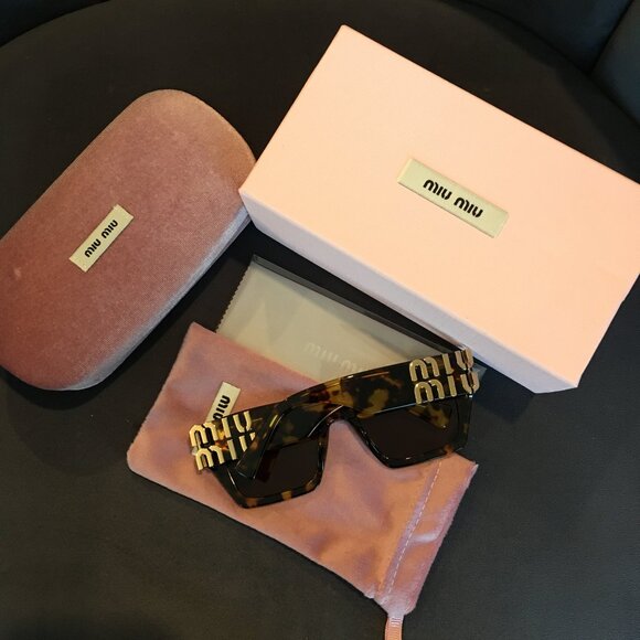 Miu Miu Square Sunglasses - Picture 5 of 8